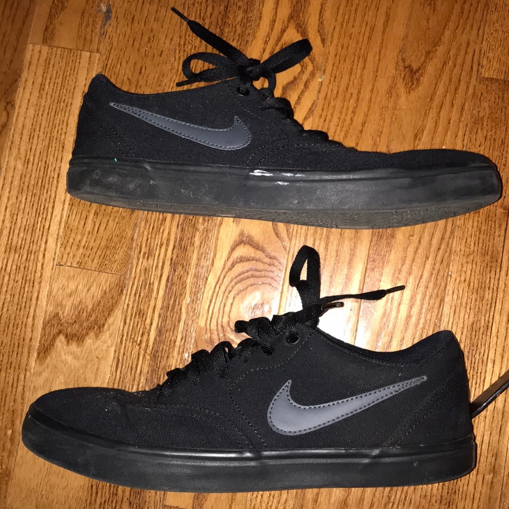 Black Nike SB’s